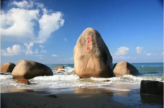 化身蓝海卫士，守护三亚海滨丨kaiyun开云环境首个“海域保洁”项目正式签约进场